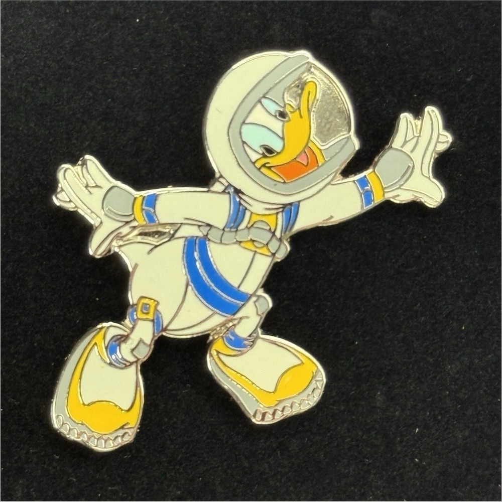 Disney Donald Duck Space Astronaut Collectible Trading Pin Vintage Y2K 2000
